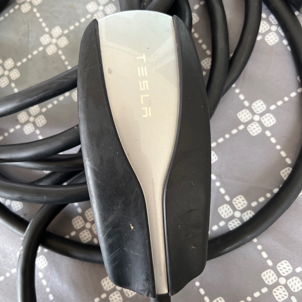 Tesla Gen 1 Universal Mobile Connector 40A NEMA 14-50 EV Charger 1058221-01-E - Picture 7 of 10